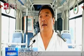 ​央视新闻｜老人公交车上突发心脏病 济南司机相助送医