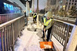 济南公交逆风雪而行 保障市民温暖出行