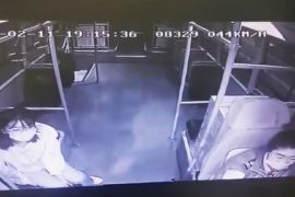 女孩错过末班车，公交司机开私家车送她回家