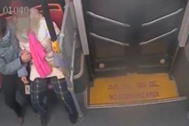 乘客乘车晕倒 司乘援手相助