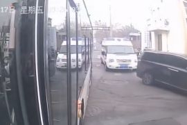 司机连续两天礼让救护车，让出生命通道