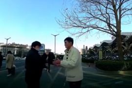 乘客赶火车不慎遗失背包 驾驶员开私家车“飞奔”送还