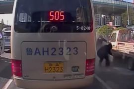 路遇火情 公交“女侠”灭火“一气呵成
