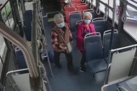 粗心乘客丢手机   细心司机速归还