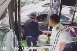 私家车高温“开锅” 济南公交司机出手救助