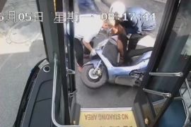 电动车路遇意外 公交司机用实际行动体现城市温度