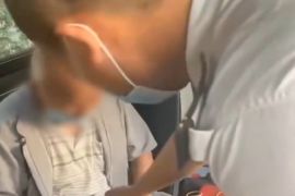 八旬老人独自乘车迷路 驾驶员乘客暖心相助