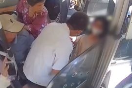 女乘客晕倒在车厢，司机举动温暖十米车厢