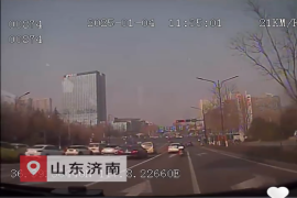 摩托车手撞车昏迷 公交驾驶员出手相助 #济南公交 #正能量