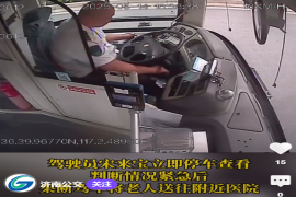 老年乘客突发疾病 公交驾驶员紧急送医 #济南公交 #正能量