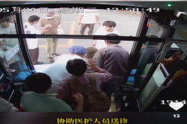 公交车变身救护车 闯红灯急救突发疾病老人 #济南公交#正能量