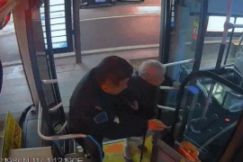 公交榜样丨老人意外迷路，驾驶员暖心相助