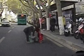 公交车上的握手，是爱与温暖的传递